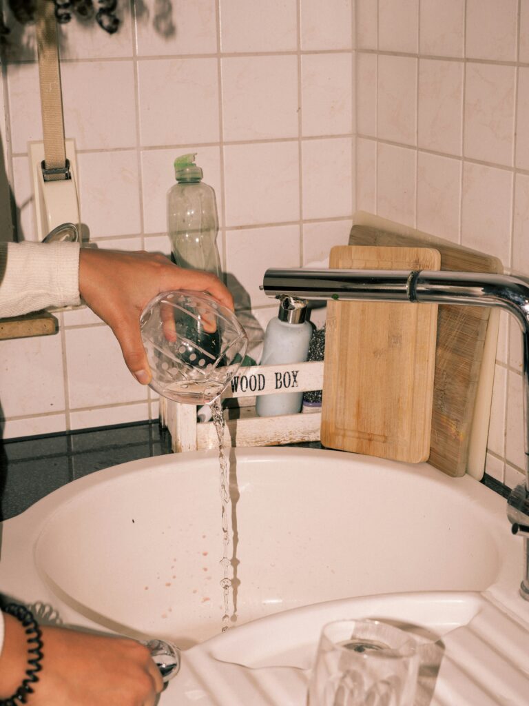 How to Unclog a Drain: Effective Methods & Tips 4 – photo 1736390755042 6656a43cf790